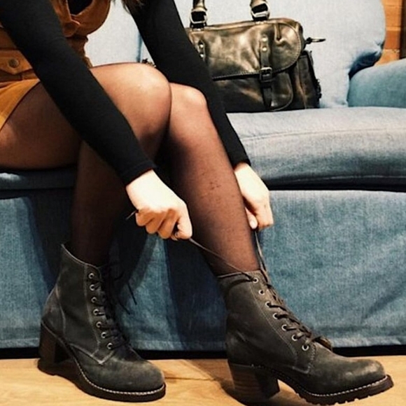 Frye Sabrina 6G Lace  Up Combat Boot - Picture 3 of 9